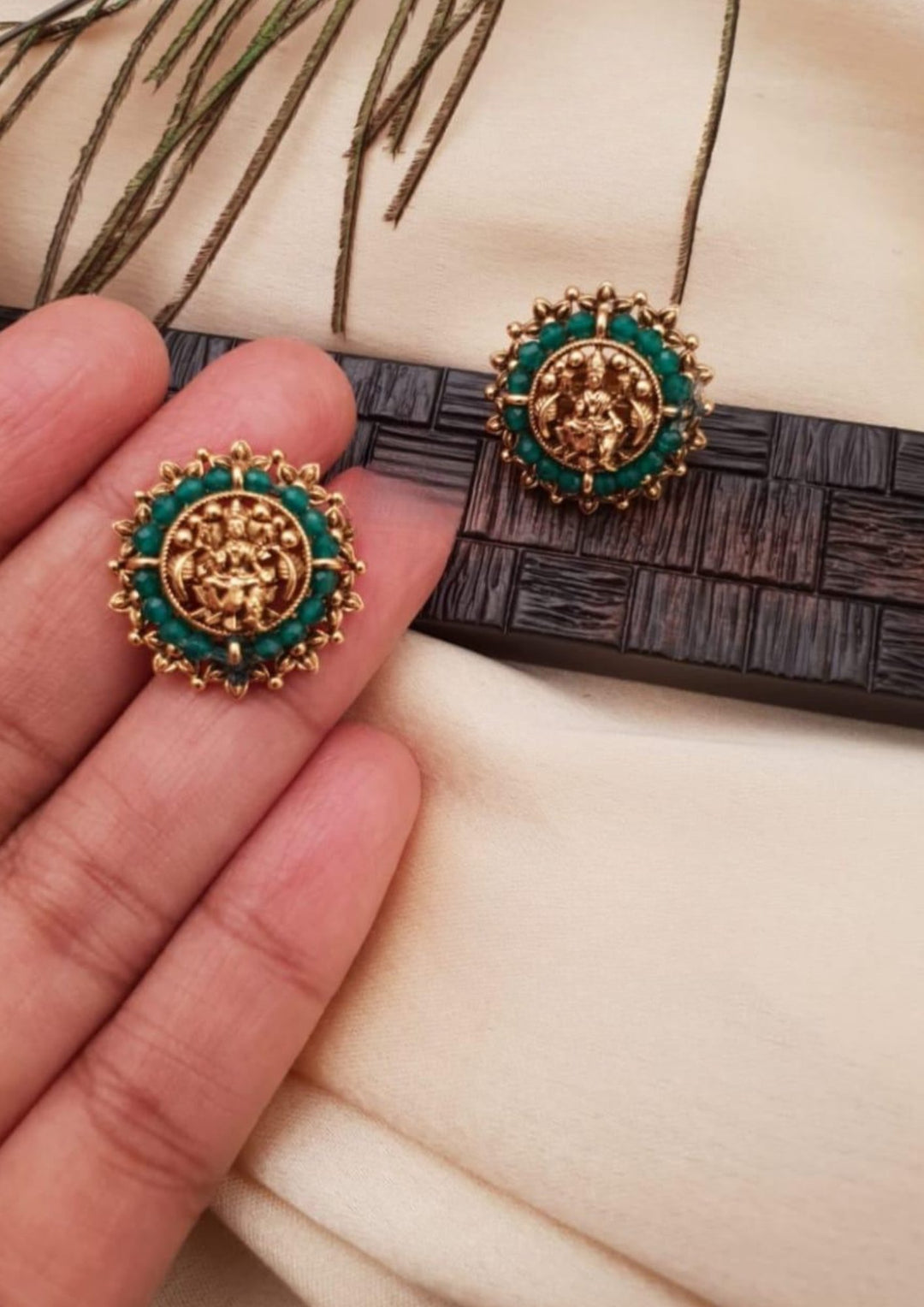 Kundan temple Studs g 10380