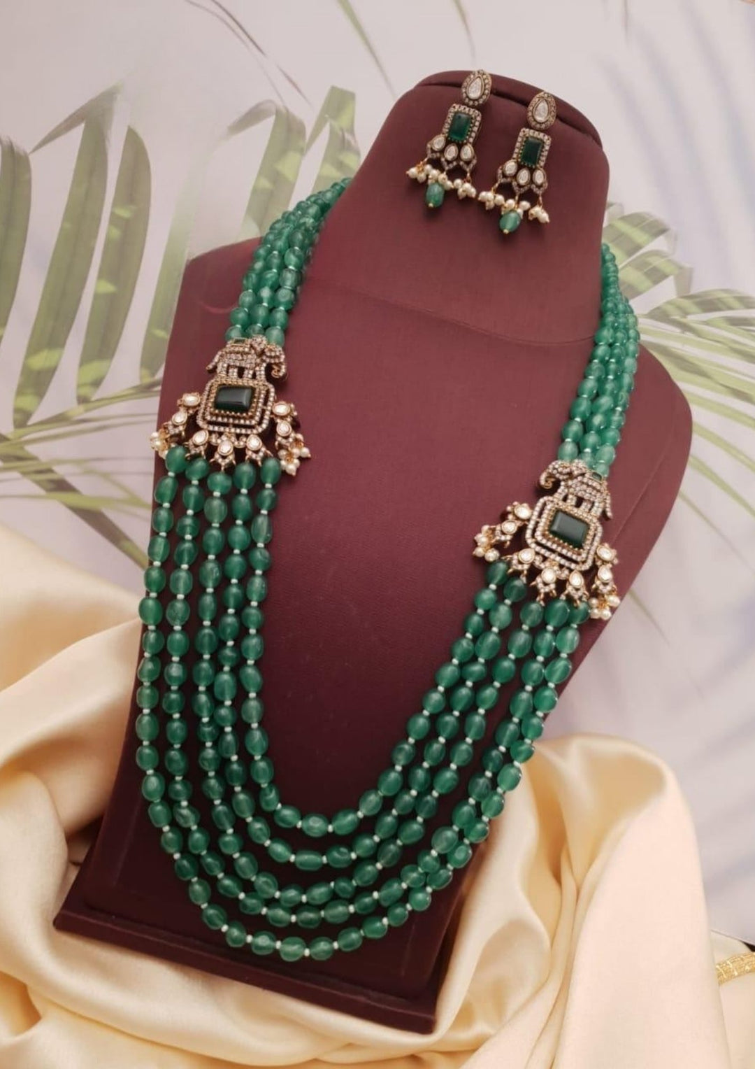 Kundan & Beads Necklace with Earrings g103330