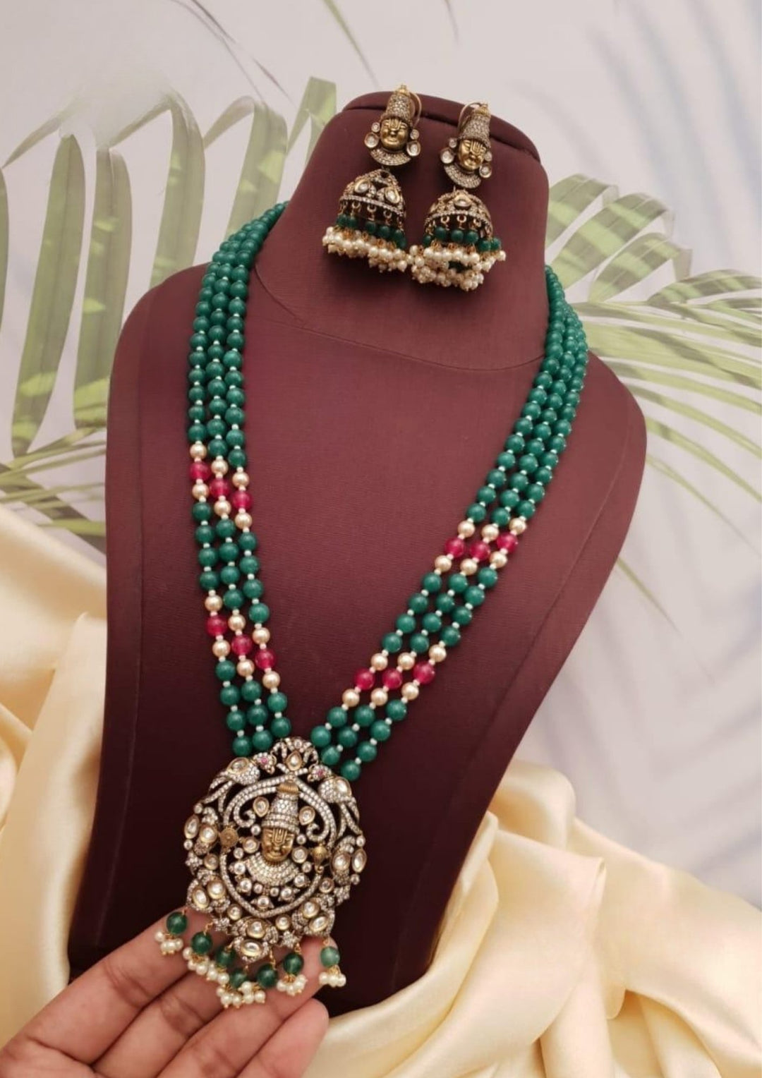 Victorian & Beads Temple Necklace with Earrings g103750