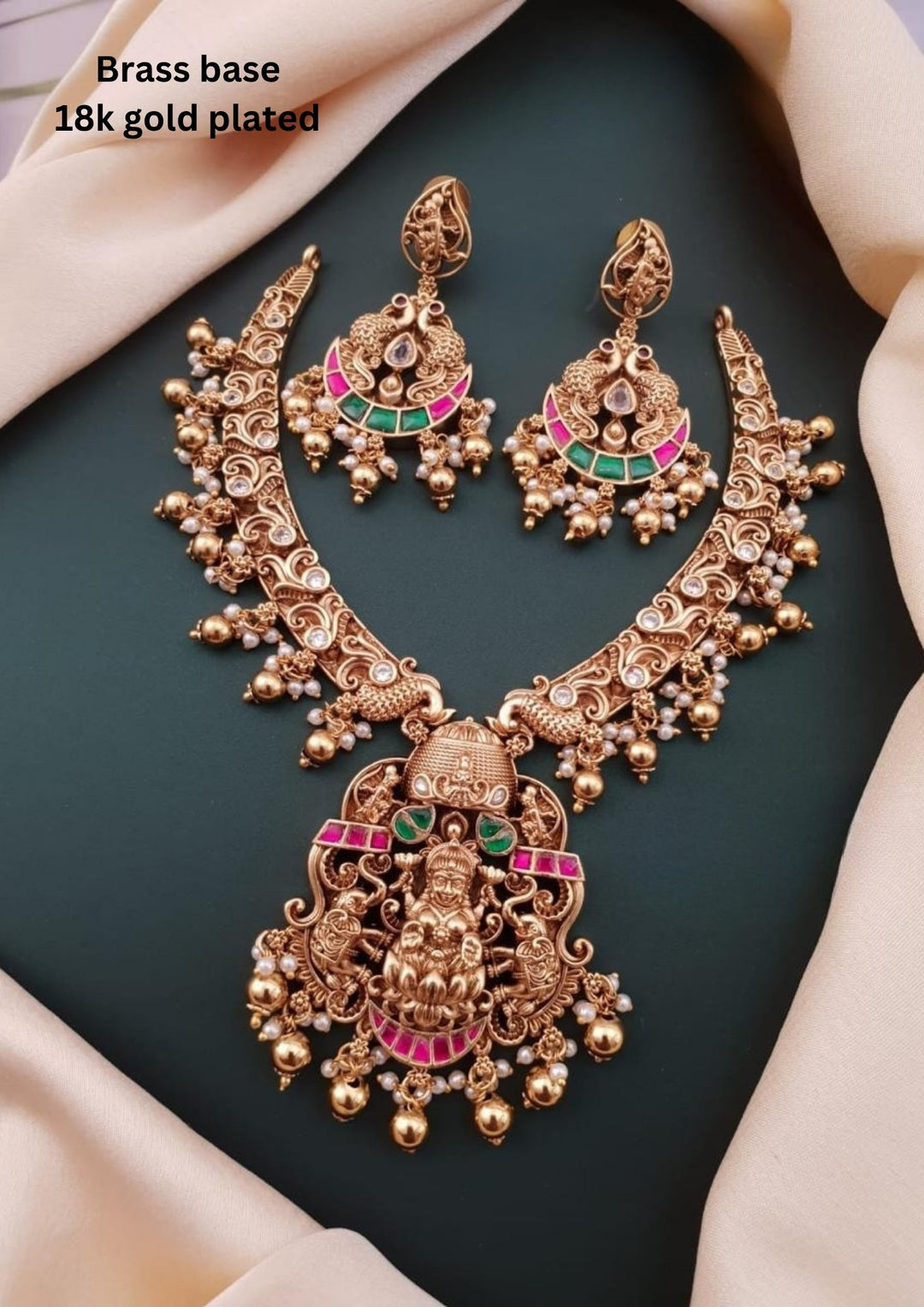 Jadau Kundan Temple Necklace with Earrings g102320