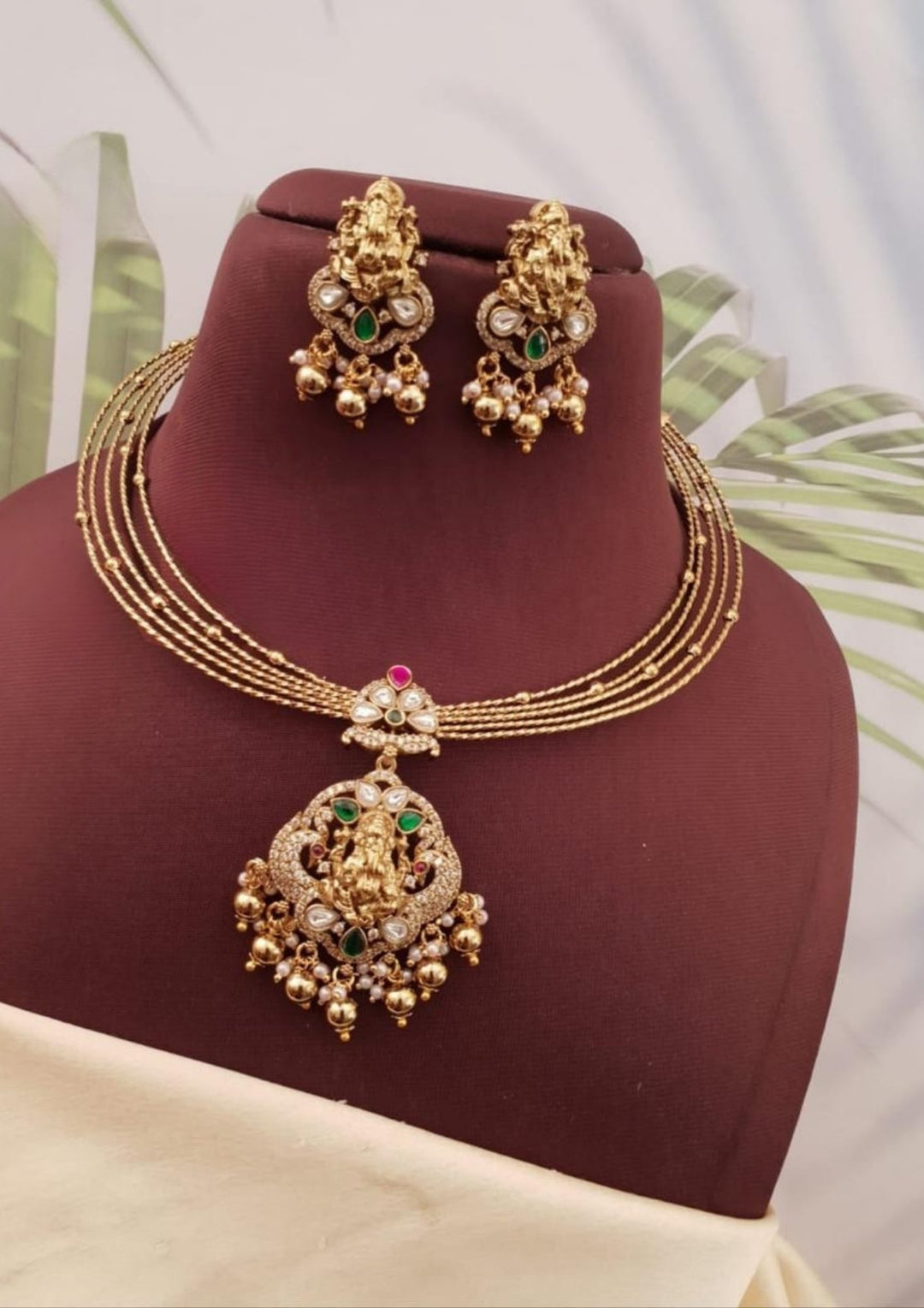 Kundan Temple Necklace with Earrings g102100