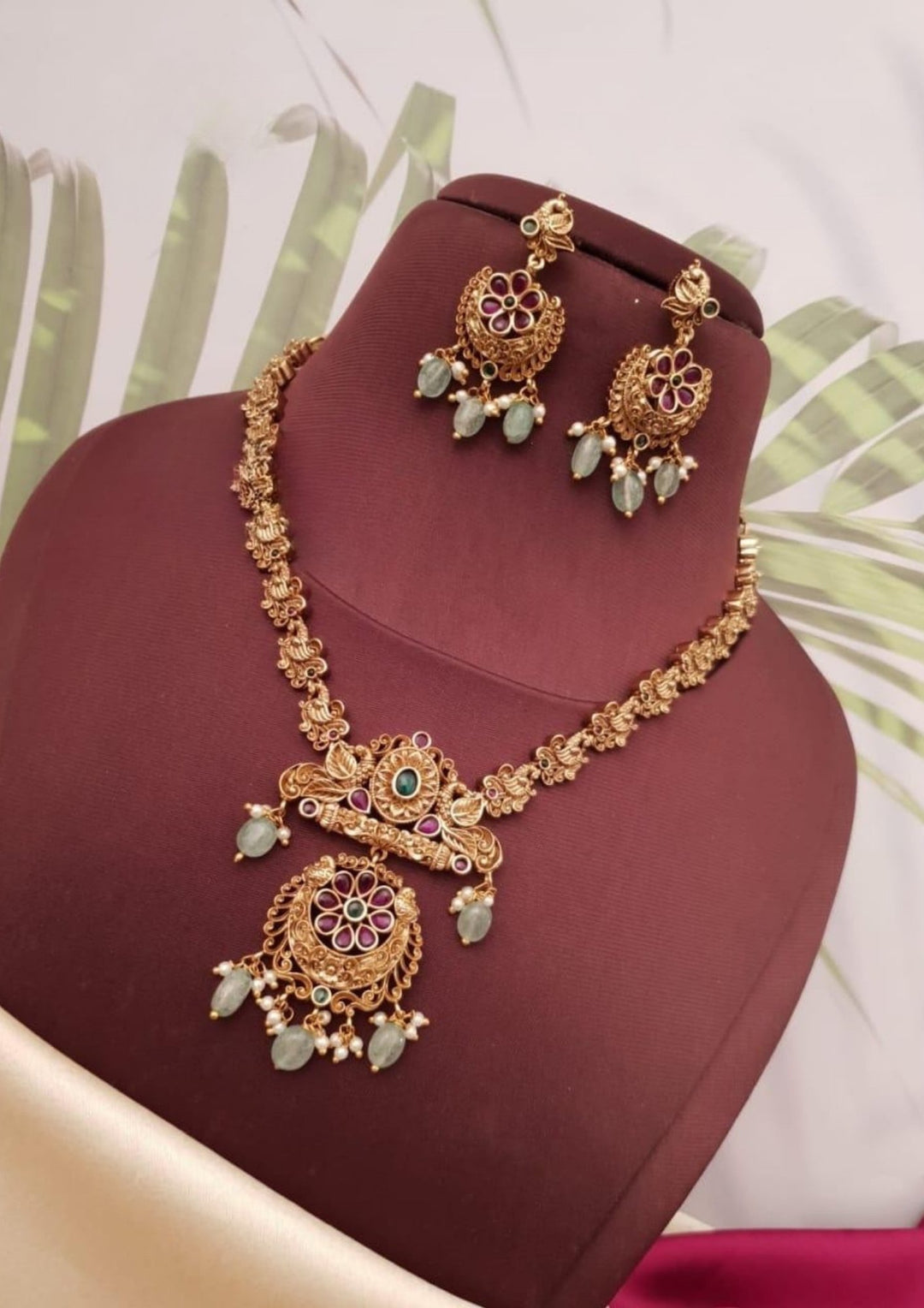 Kundan Necklace with Earrings g101099