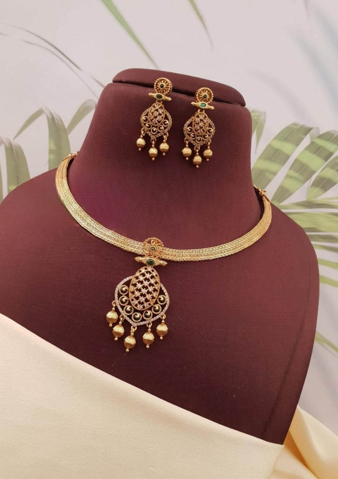 Kundan Detachable Pendent Necklace with Earrings g10850
