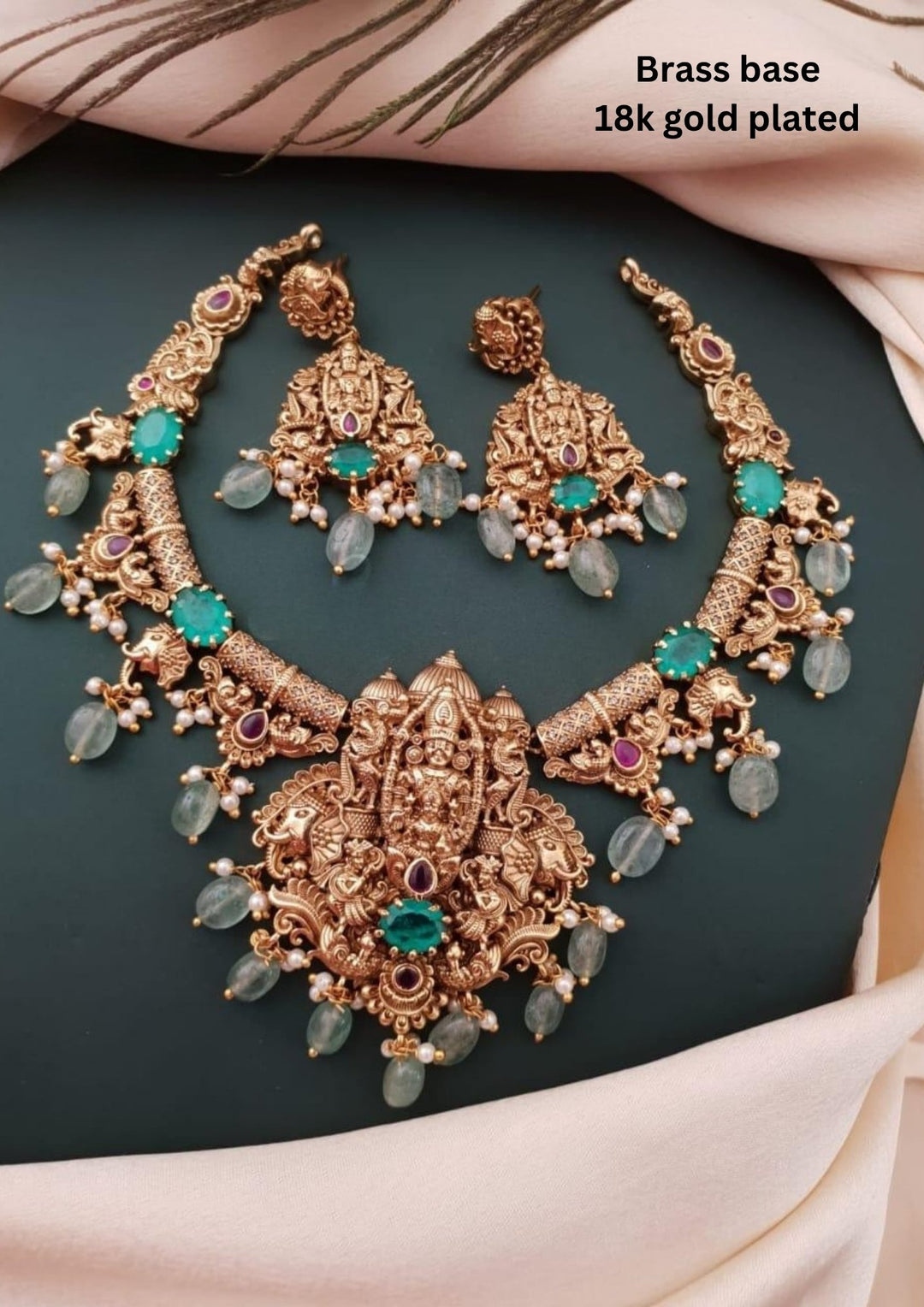 Kundan Temple Necklace with Earrings g102850