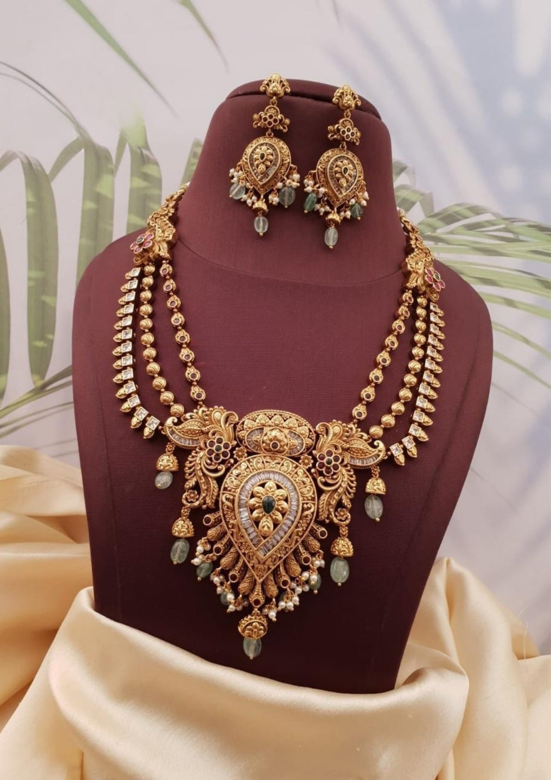 Kundan Necklace with Earrings g104220