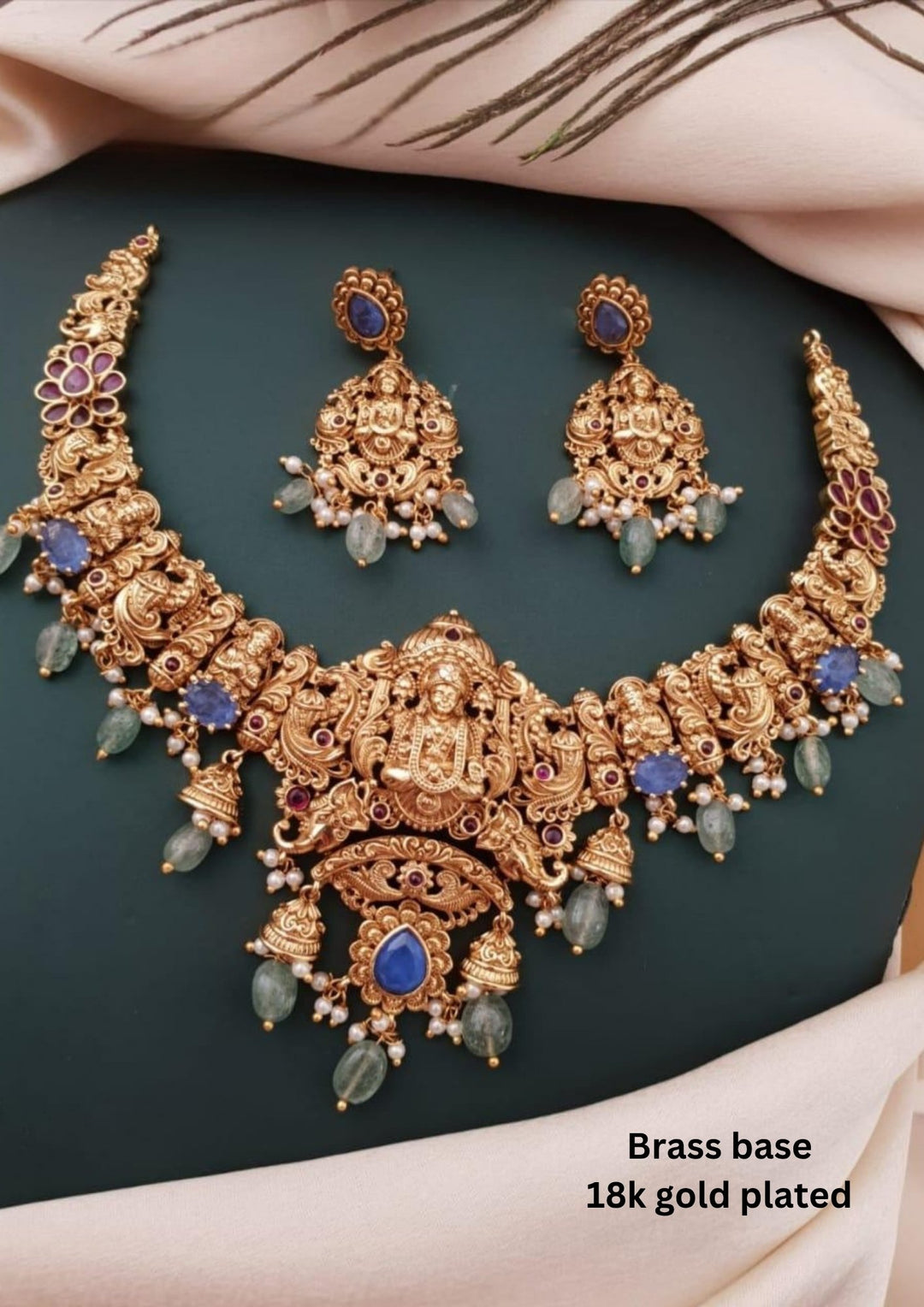 Kundan Temple Necklace with Earrings g102580