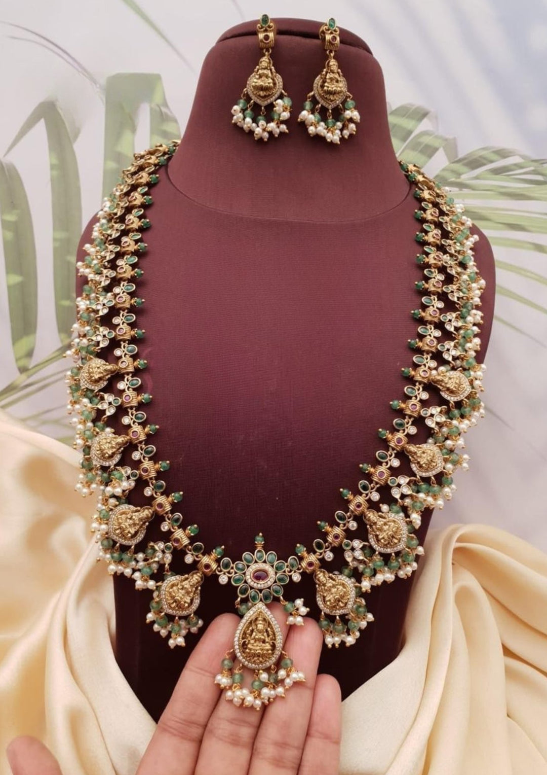 Kundan Temple Necklace With Earrings g 104050