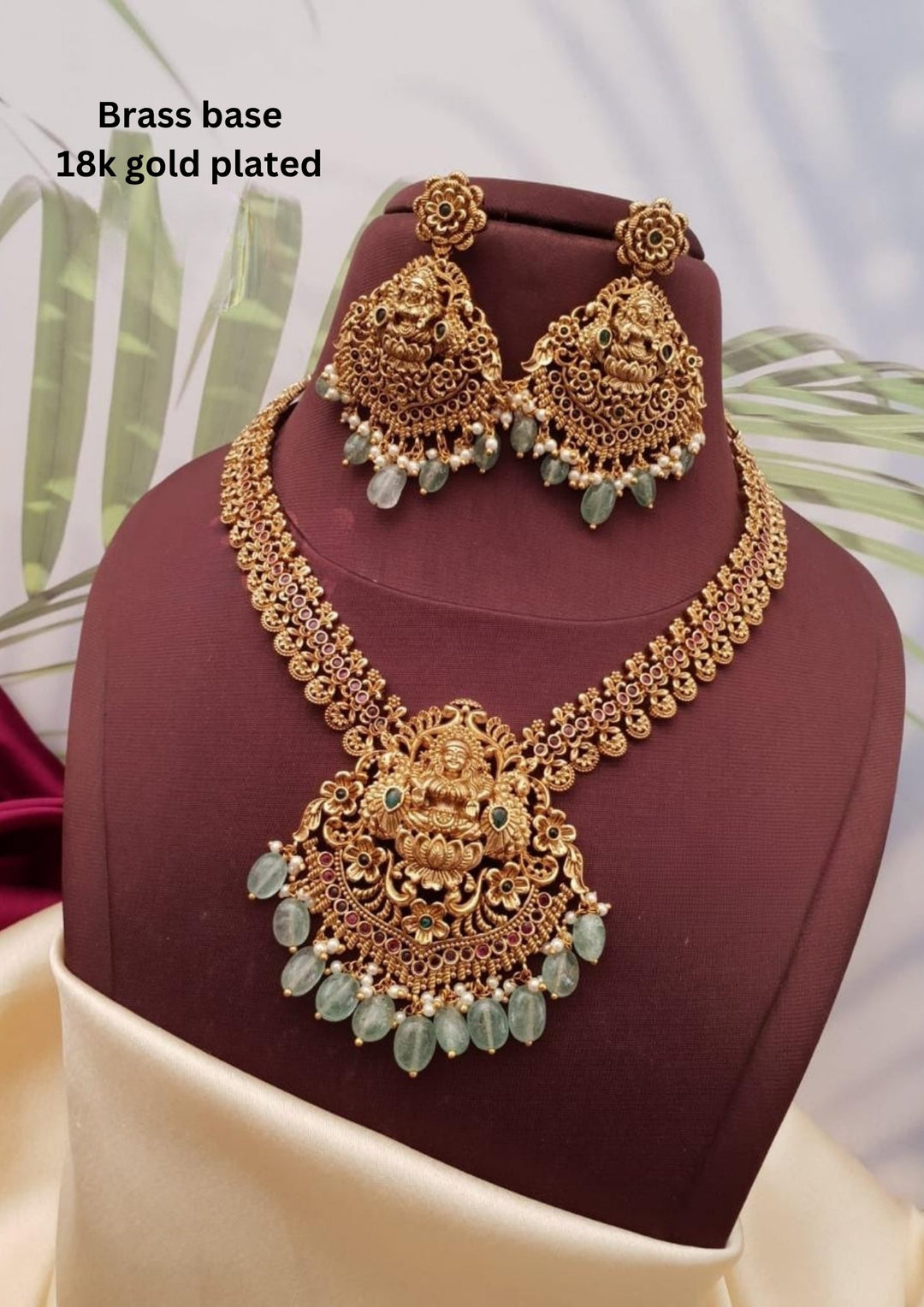 Kundan Temple Necklace with Earrings g102380