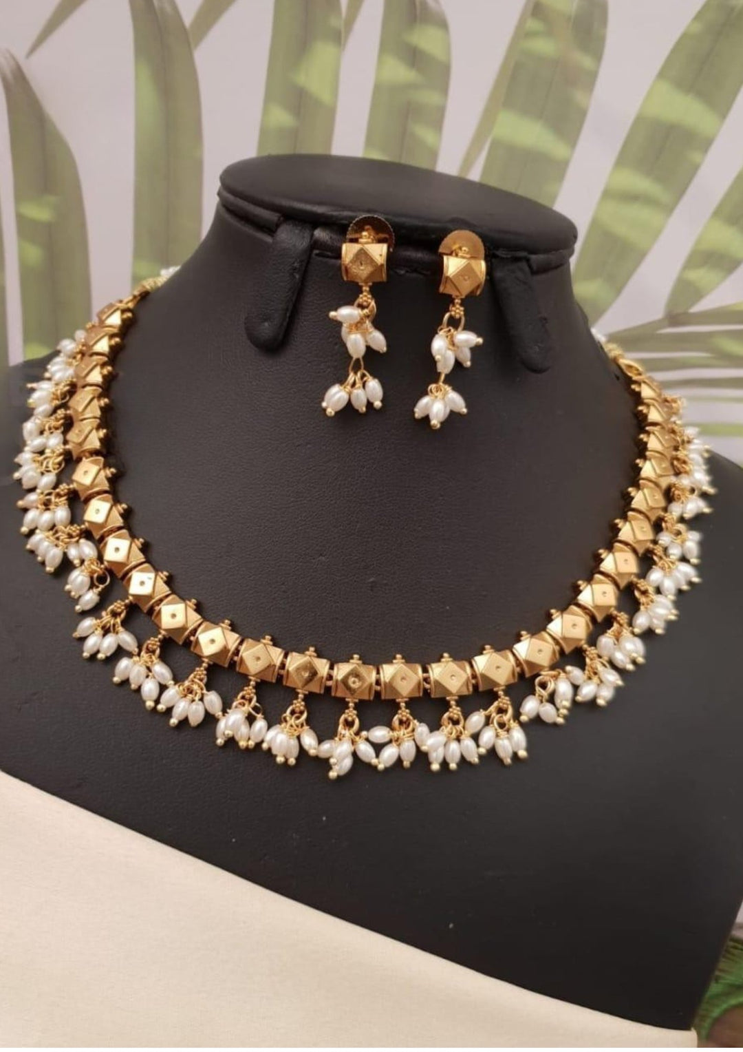 Kundan Necklace with Earrings g10850