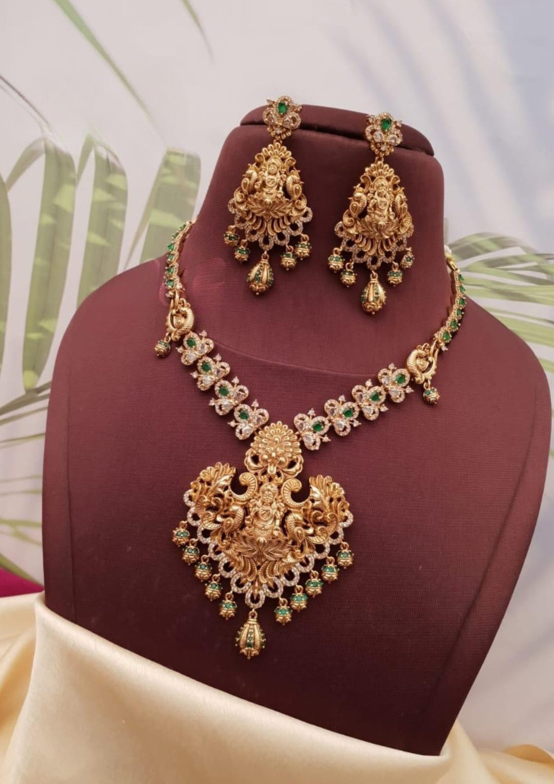 Kundan Temple Necklace With Earrings g 101599