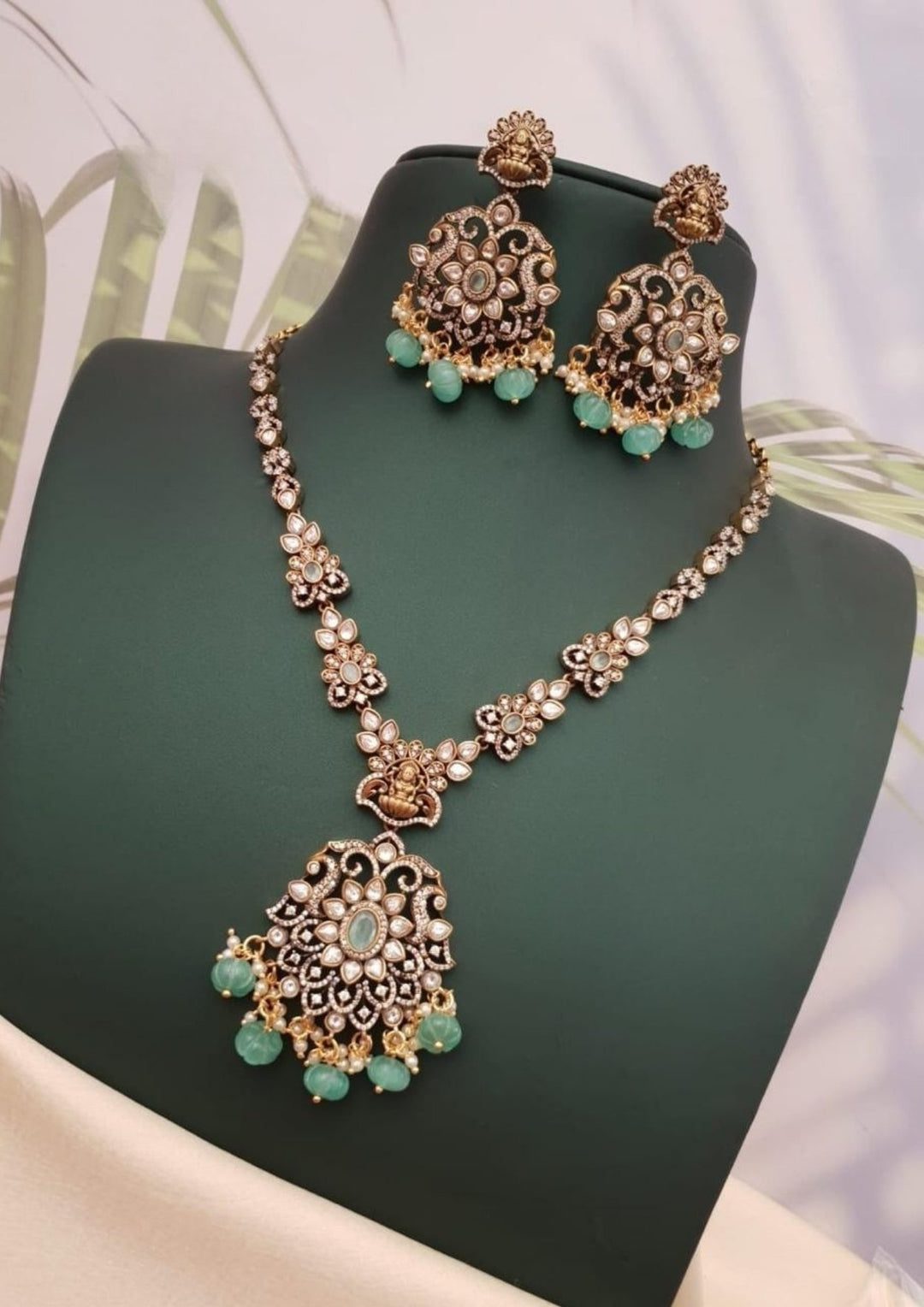 Victorian Temple Necklace with Screwback Earrings g102180