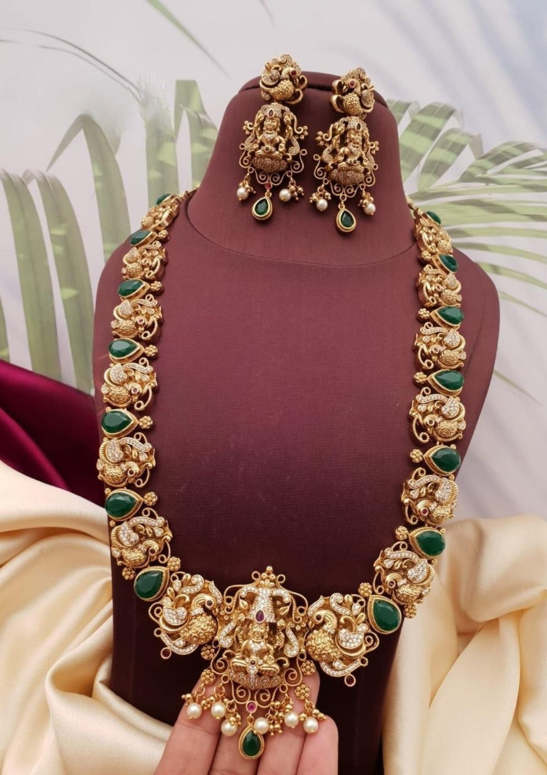 Kundan Temple Necklace with Earrings g104999