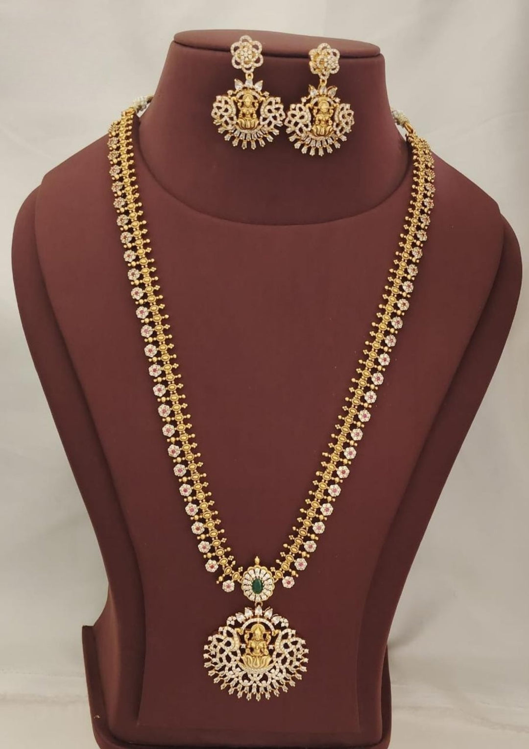 Kundan Temple Necklace with Earrings s320082