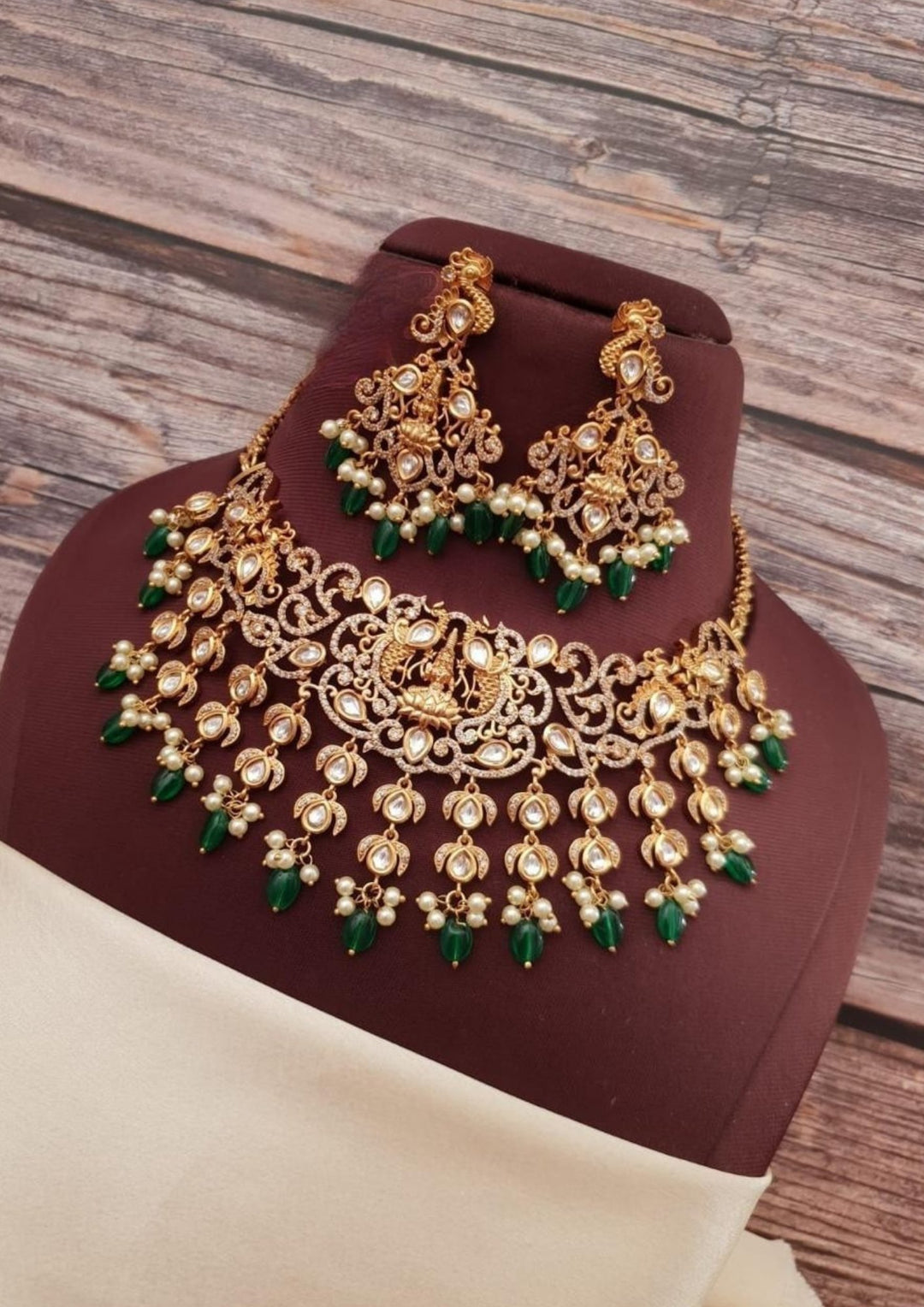 Kundan Temple Necklace with Earrings g102500
