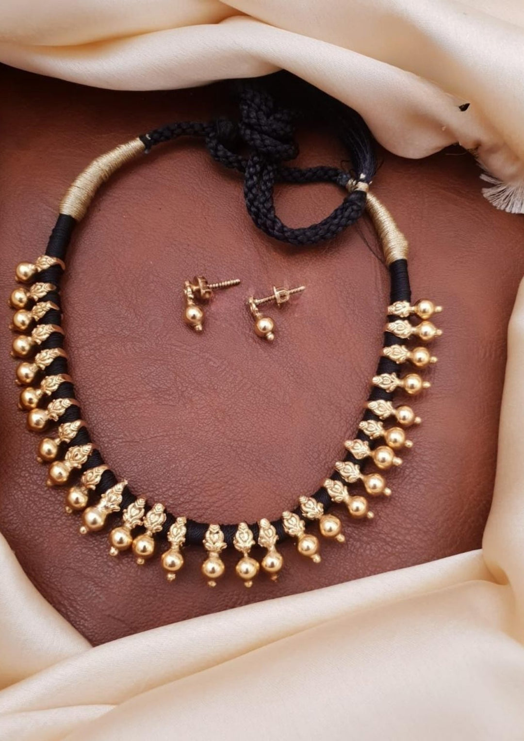 Kundan Necklace with Screw Back Earrings g101050