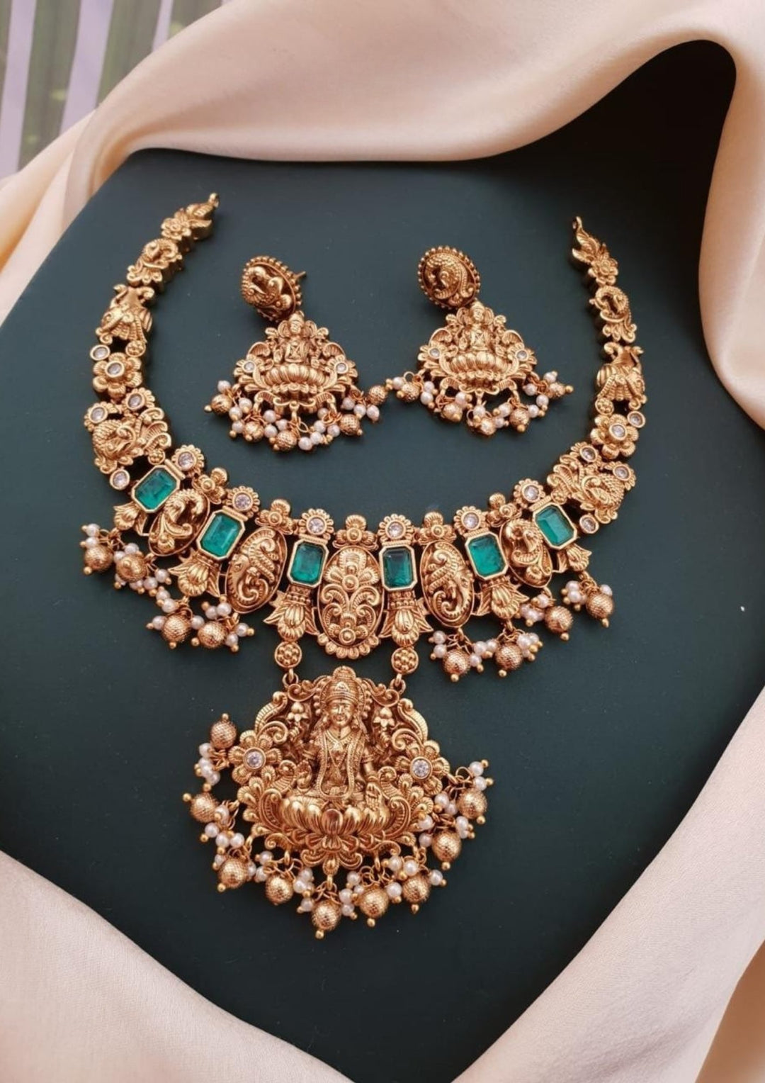 Kundan Temple Necklace with Earrings s102220