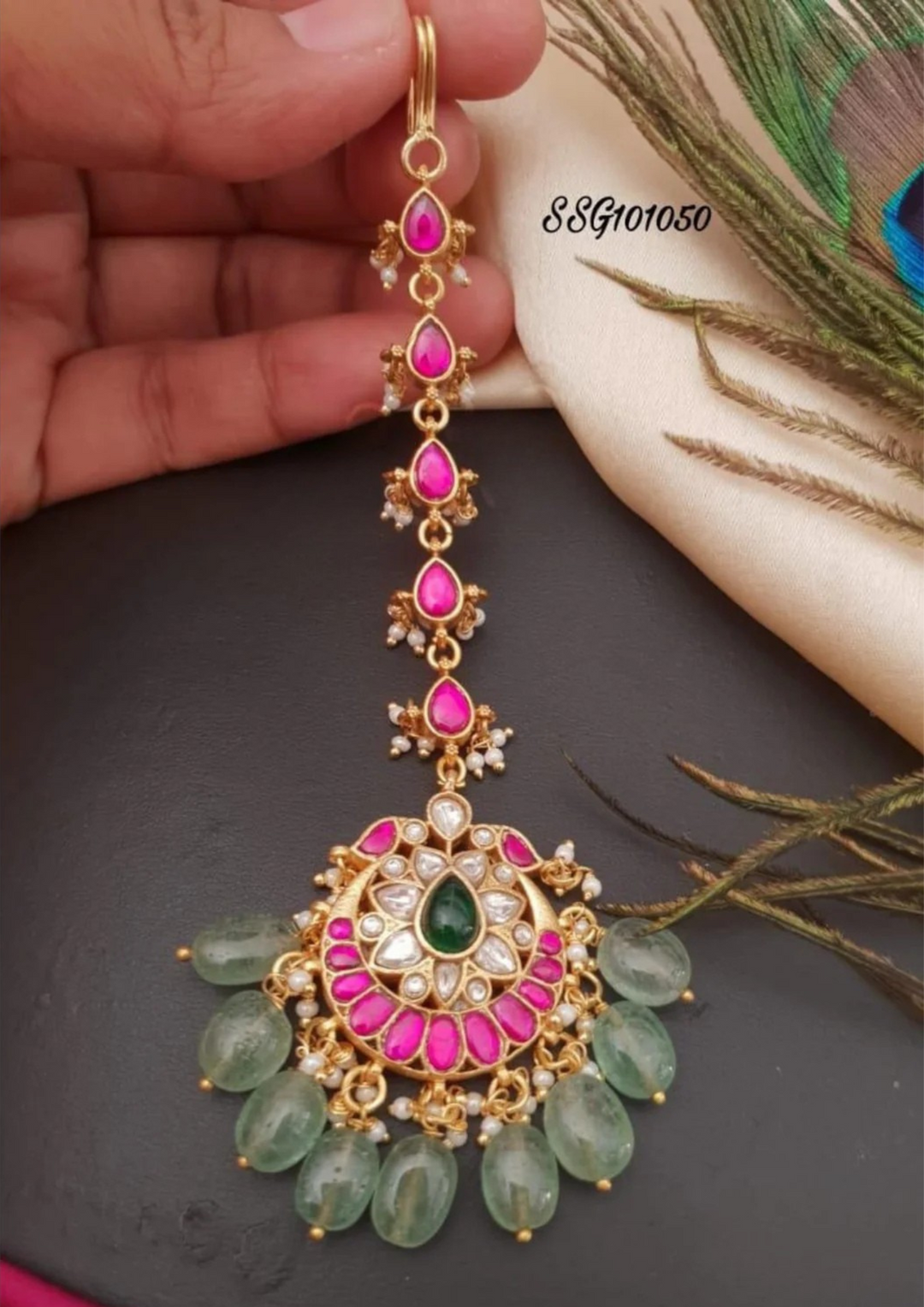 Jadau kundan and beads mangtikka g101050
