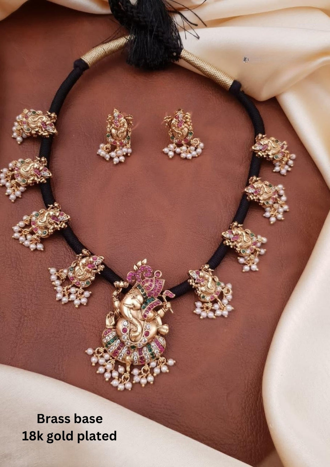 Kundan Temple Necklace with Earrings g101880