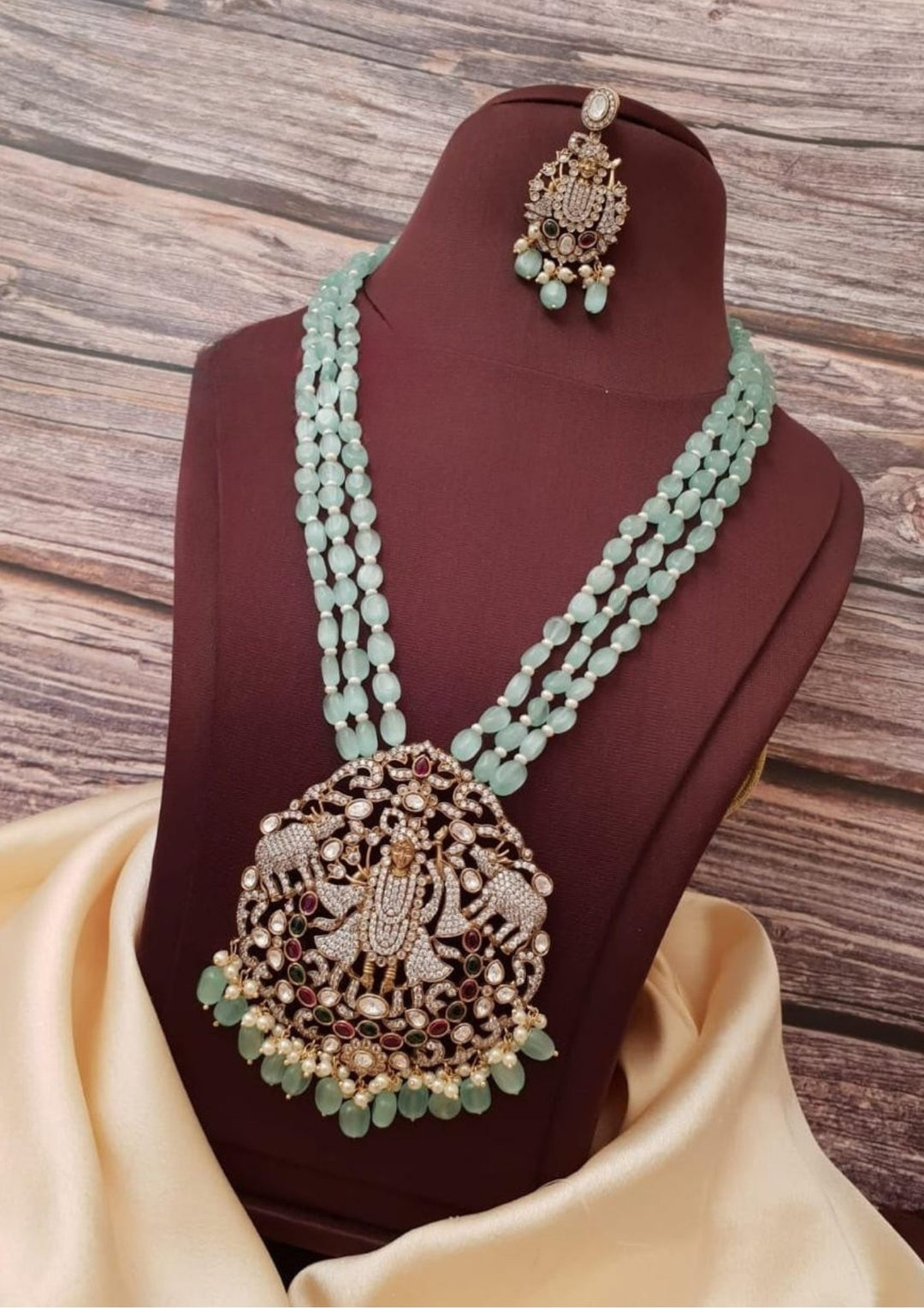 Kundan Temple Necklace with Earrings g104500