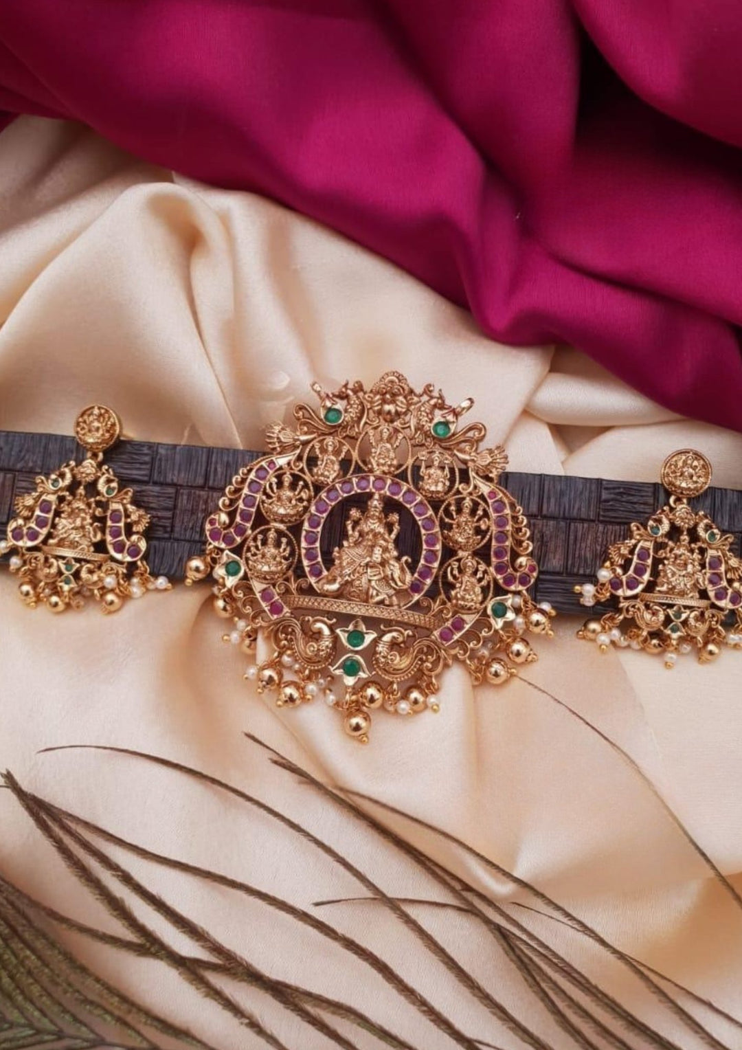 Kundan  Temple Pendant With Earrings g 101099