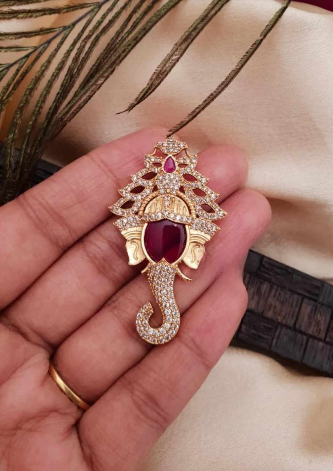 Kundan Temple Pendent g10580