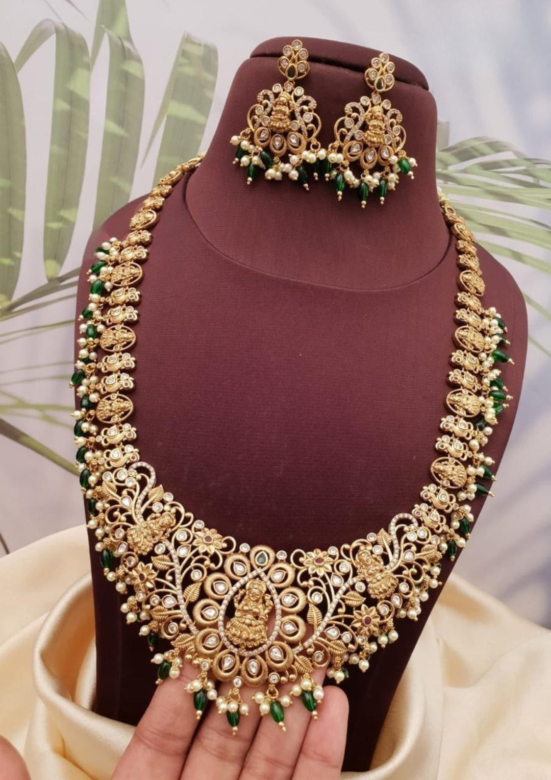 Kundan Temple Necklace with Earrings g 102250