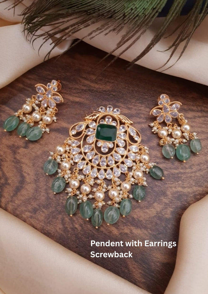 Kundan Pendent with Screwback Earrings g101250