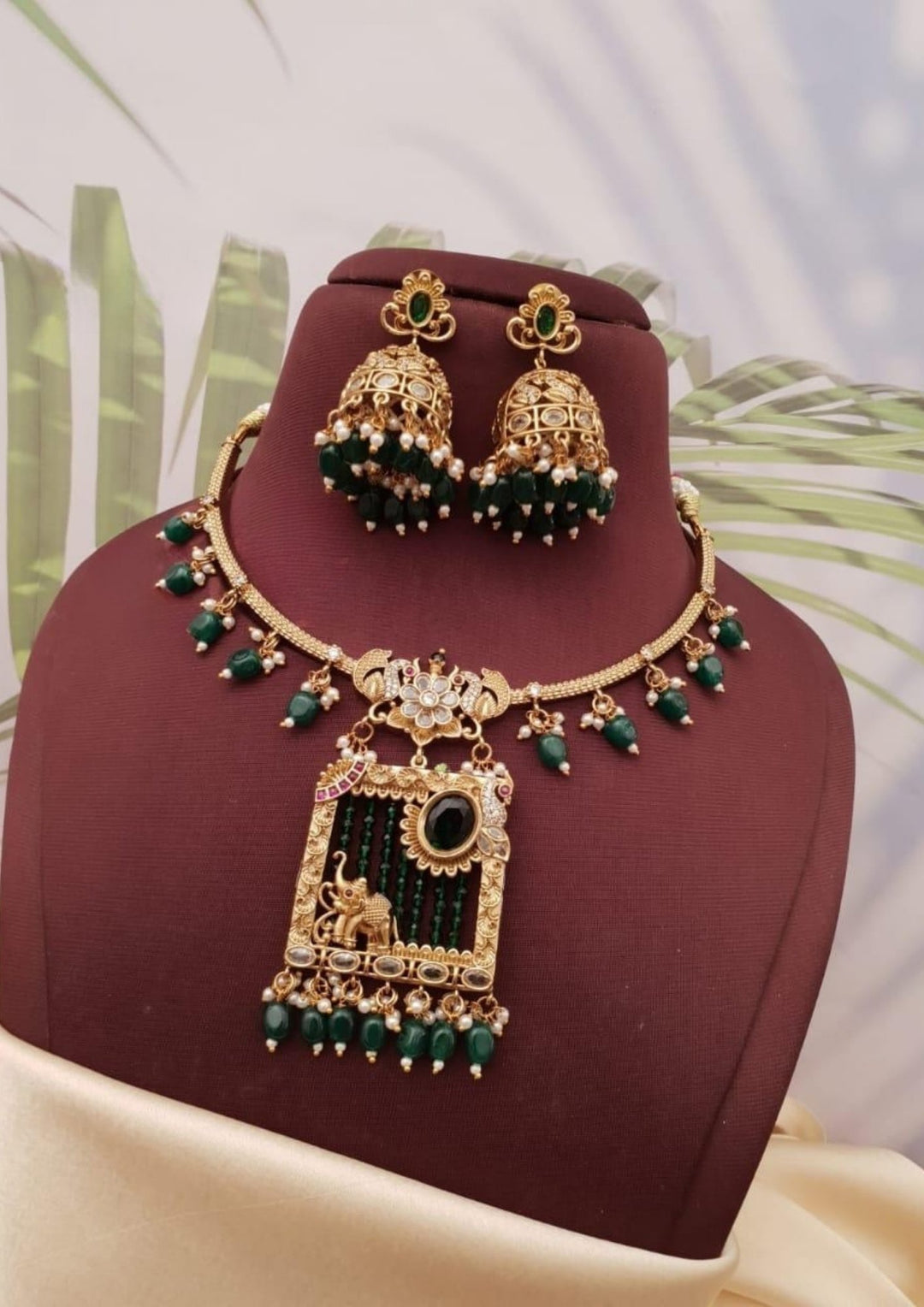 Kundan Necklace with Earrings g101550