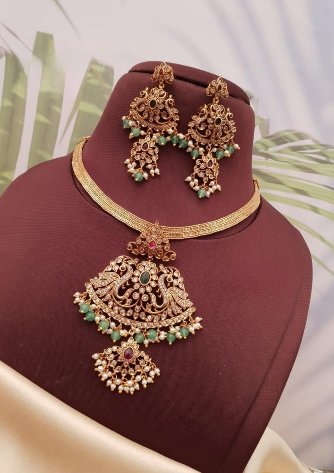 Kundan Detachable Pendent Necklace with Earrings g101350