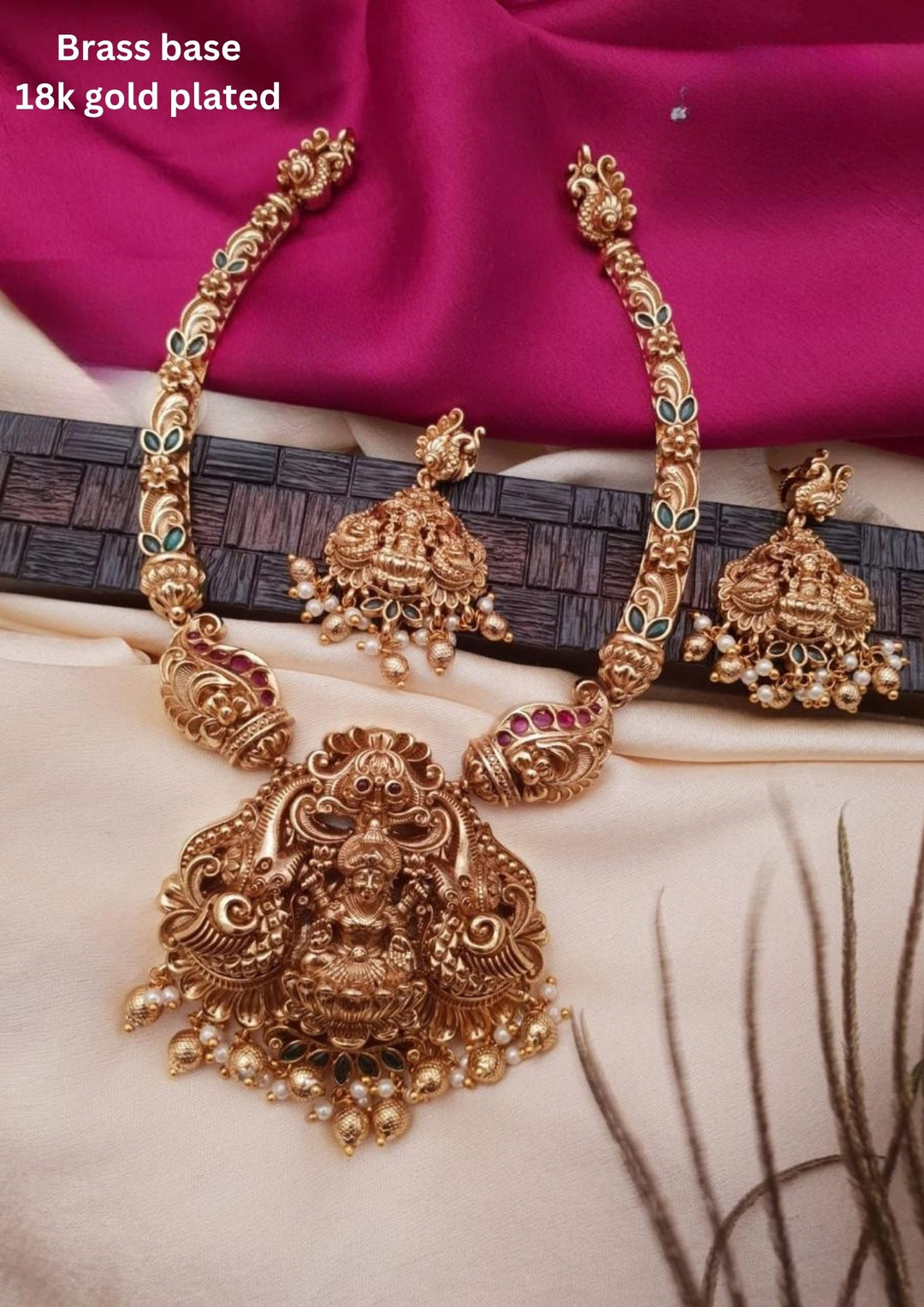 Kundan Temple Necklace with Earrings g101199