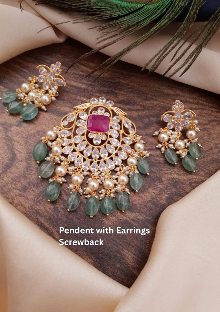 Kundan Pendent with Screwback Earrings g101250