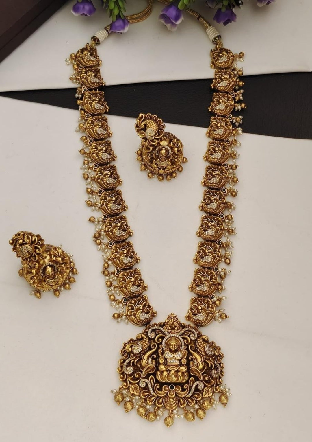 Kundan Temple Necklace with Earrings s700056