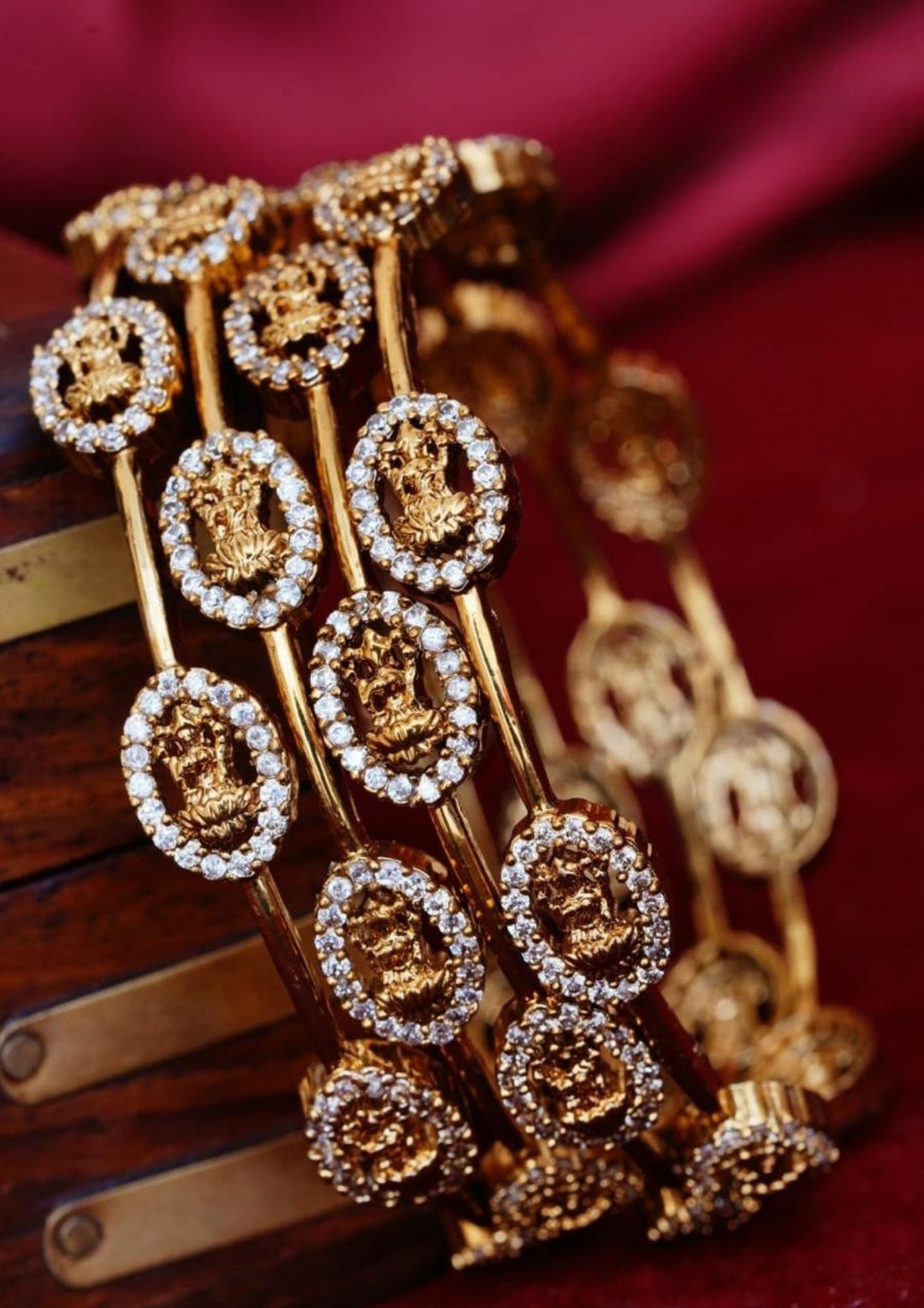 Kundan Temple Bangles ( set of 4 ) yle180