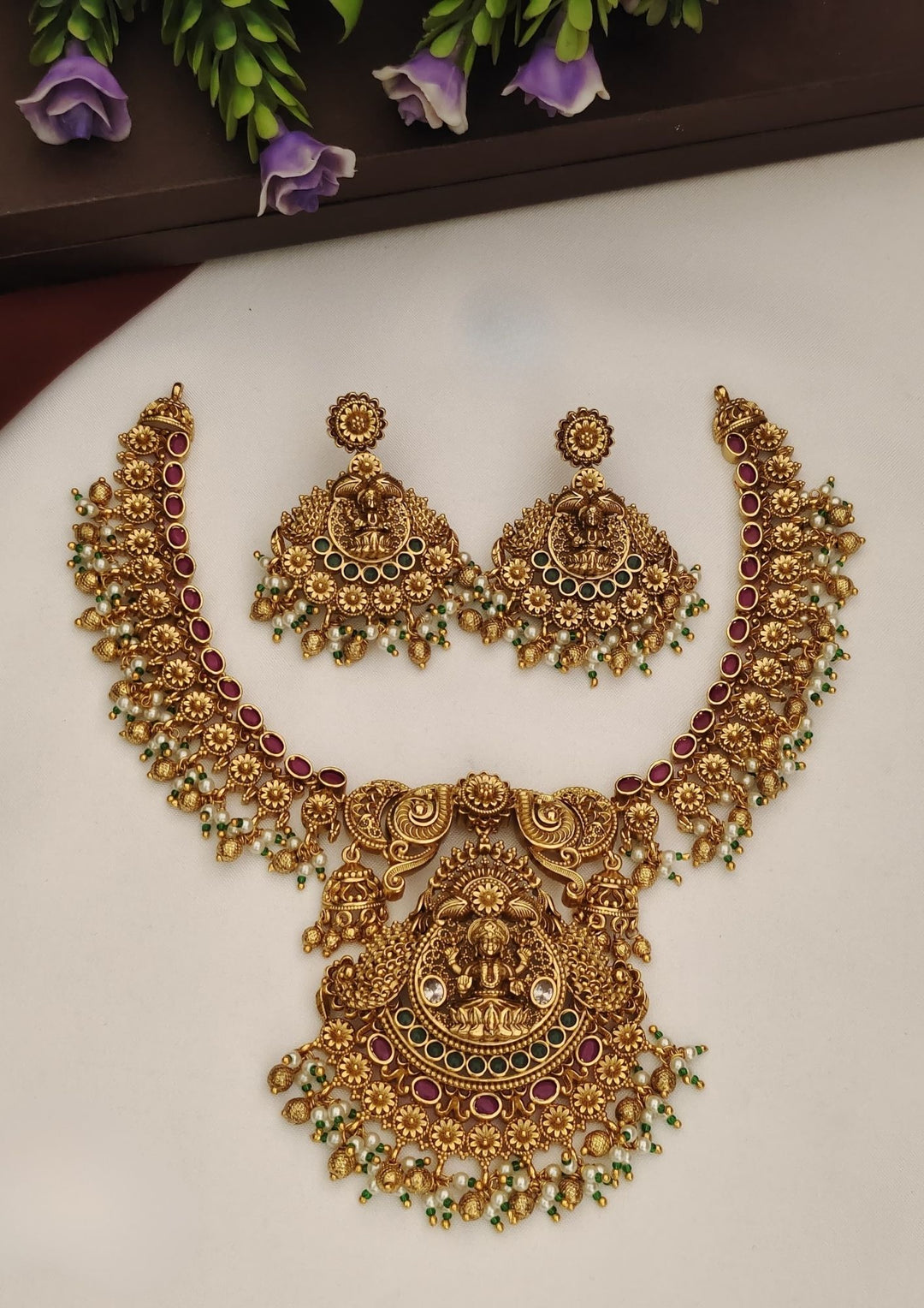 Kundan Temple Necklace with Earrings s320082