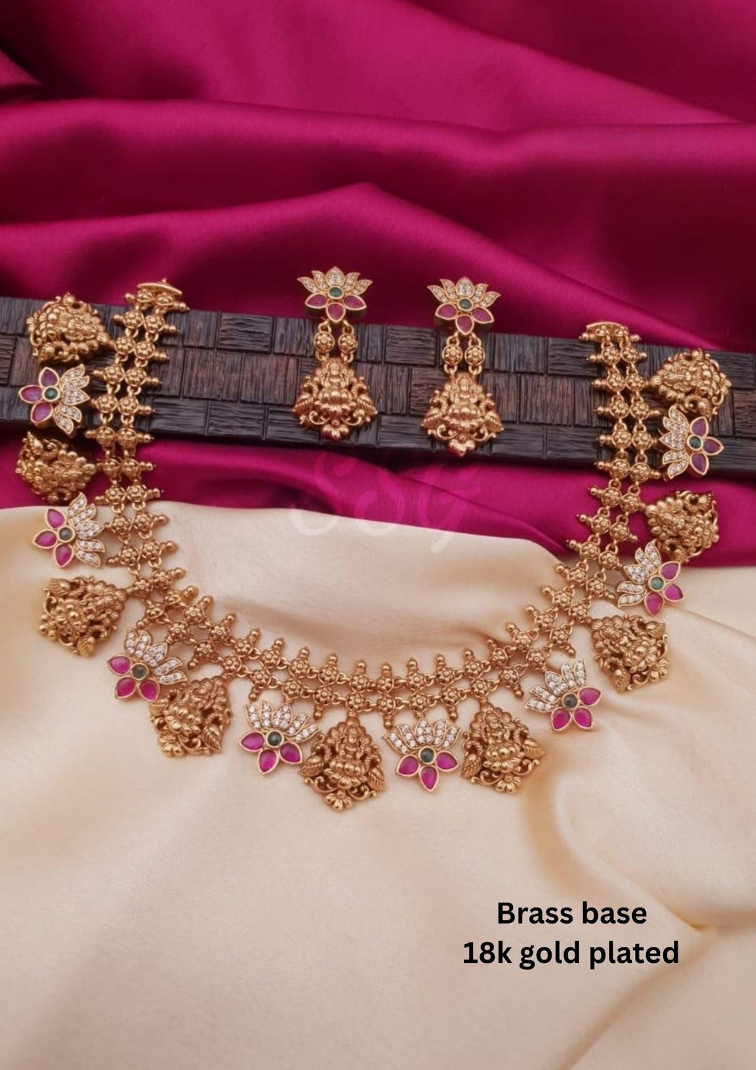 Kundan Temple Necklace with Earrings g101499