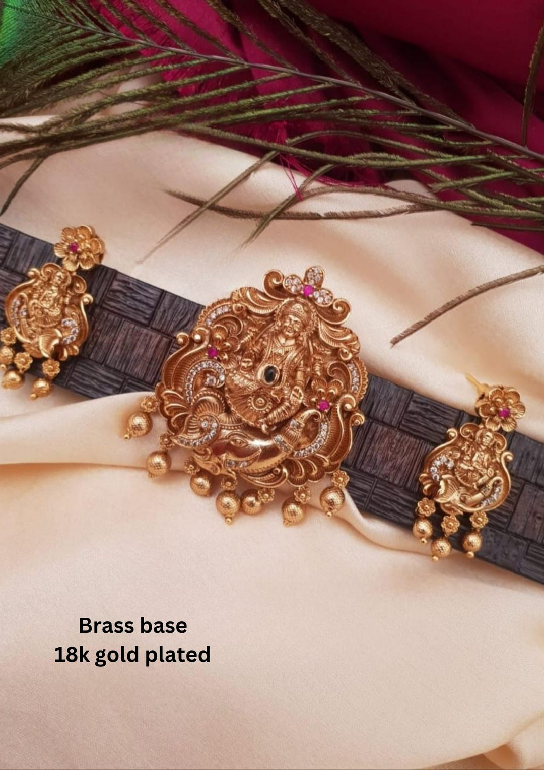 Kundan Temple Pendant With Earrings g10750