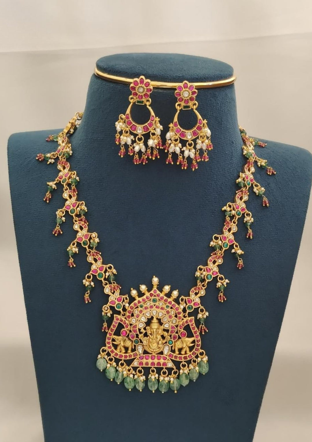 Kundan Temple Necklace with Earrings s660026
