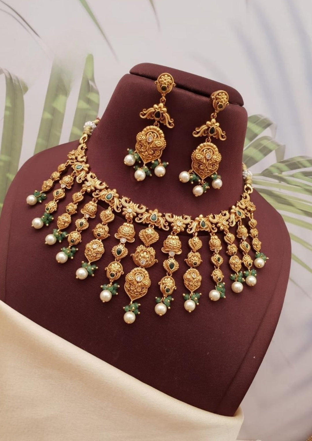 Kundan Necklace with Earrings g102150