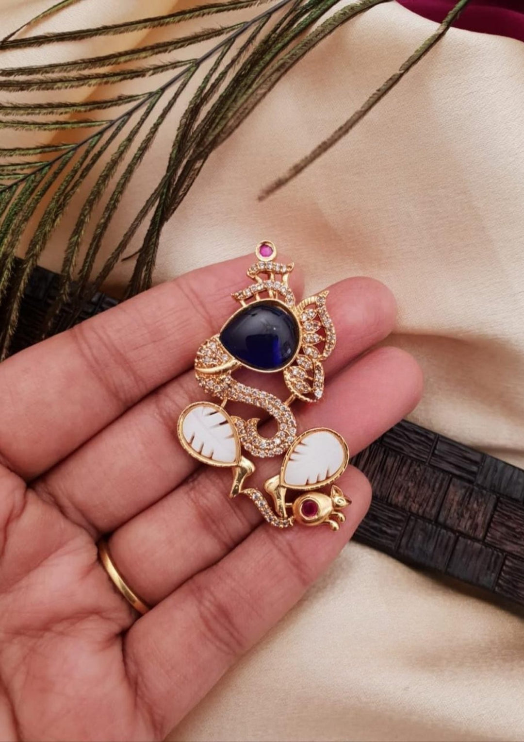 Kundan Temple Pendent g10580