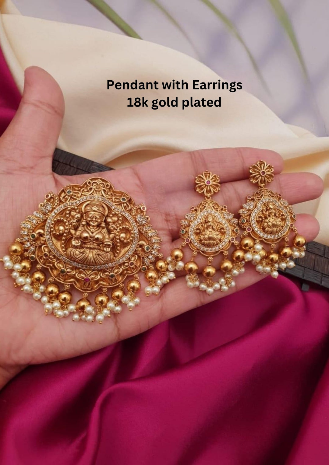Kundan Temple Pendant With Earrings g101150