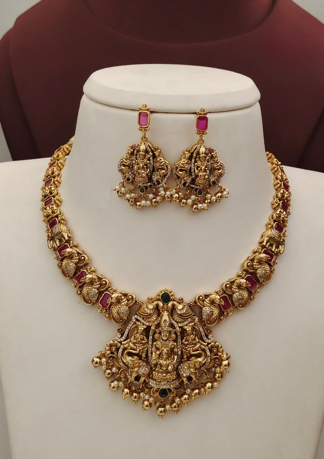 Kundan Temple Necklace with Earrings s250012