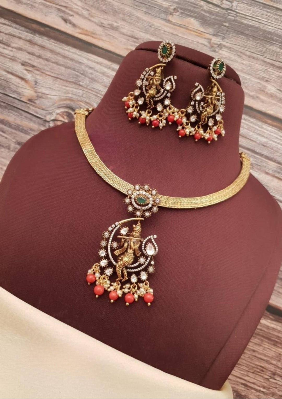 Kundan Temple Detachable Pendant with Earrings g 101699