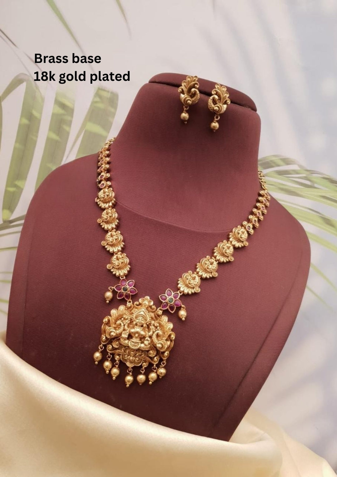 Kundan Temple Necklace with Earrings g101250
