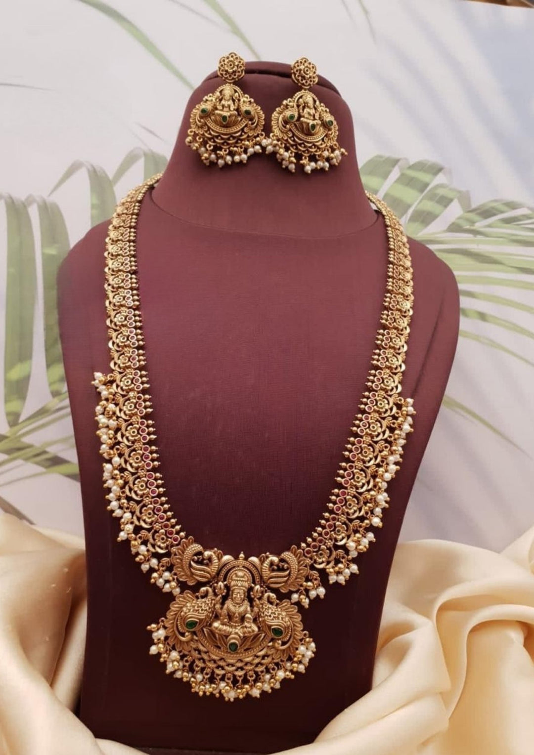 Kundan Temple Necklace with Earrings g102320