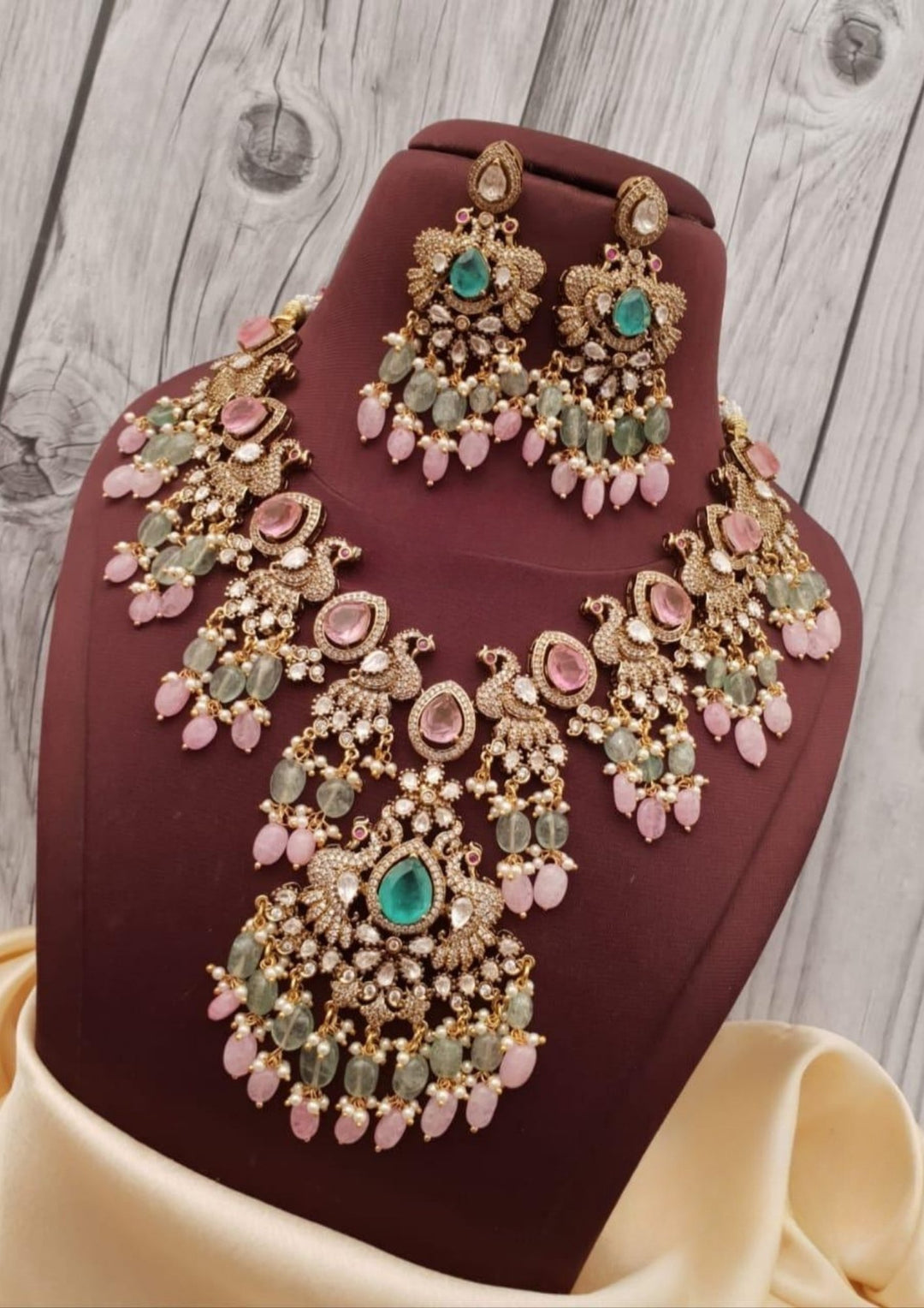 Kundan and Moissinite Stones Necklace with Earrings g104180