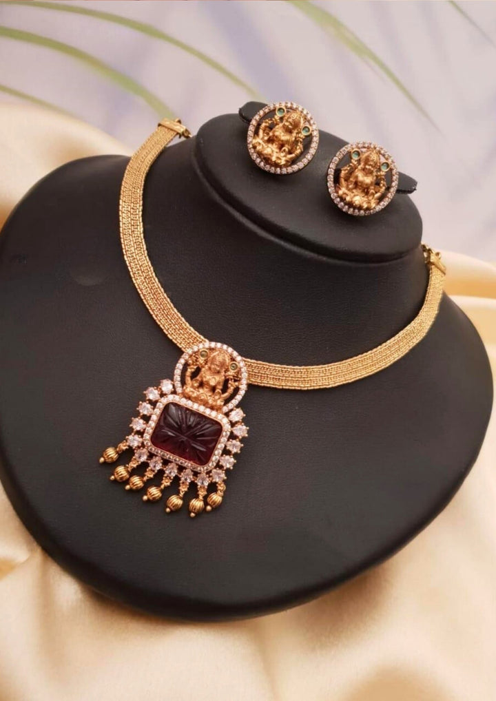 Kundan and beads necklace with earrings ssg 101120