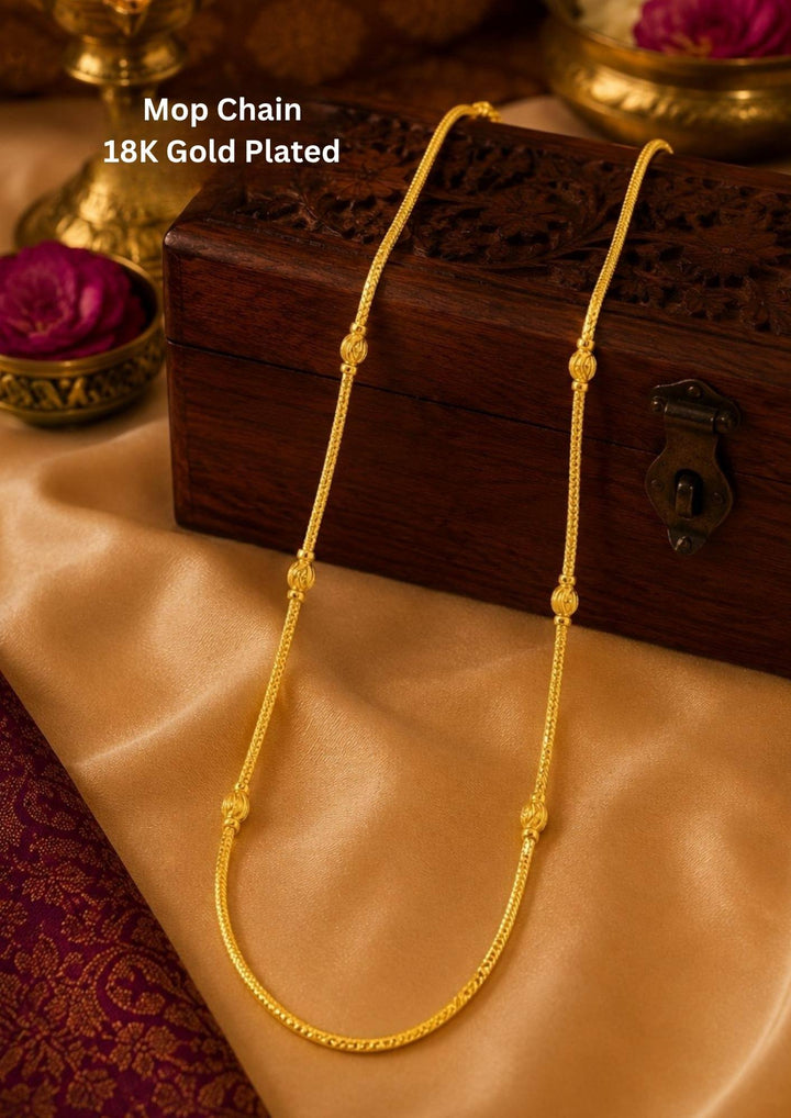 An elegant, sleek 18k gold-plated Thalli chain  features a continuous, sophisticated pattern of repeating cylindrical bar links seamlessly interconnected with small circular loops, offering a clean and polished modern look. Perfect for daily wear or for pairing with your favorite pendant.