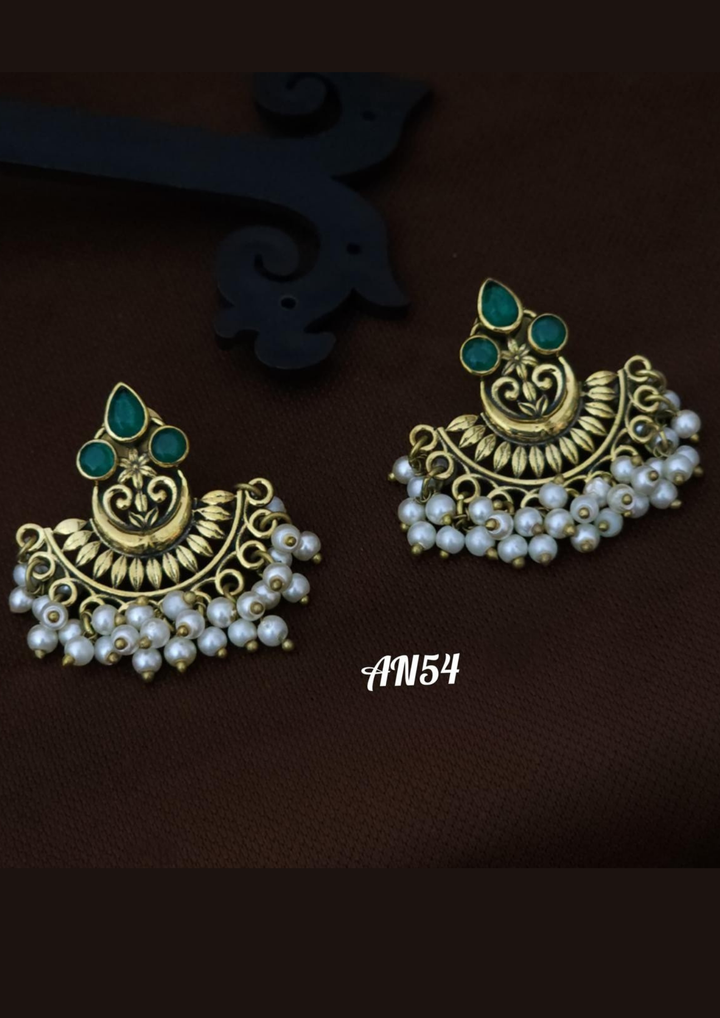 Kundan and beads earrings na 54