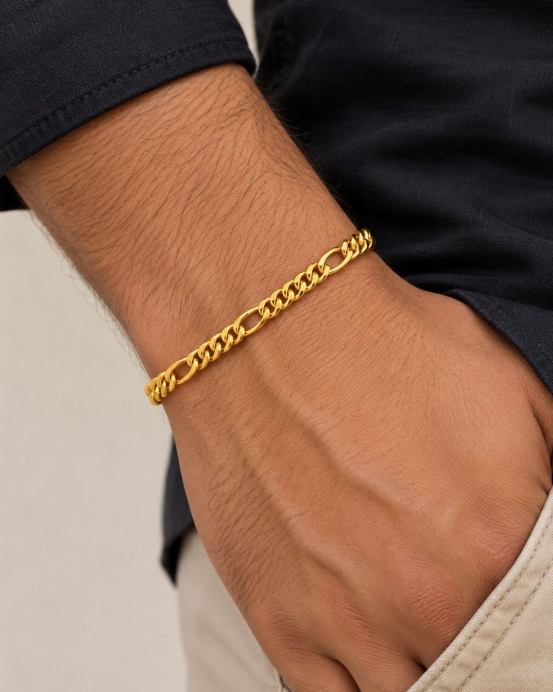 Premium gold plated men’s bracelet featuring a classic Cuban link chain pattern with polished detailing and a secure lobster clasp. Perfect for everyday wear, parties, festive occasions, special events, and gifting.