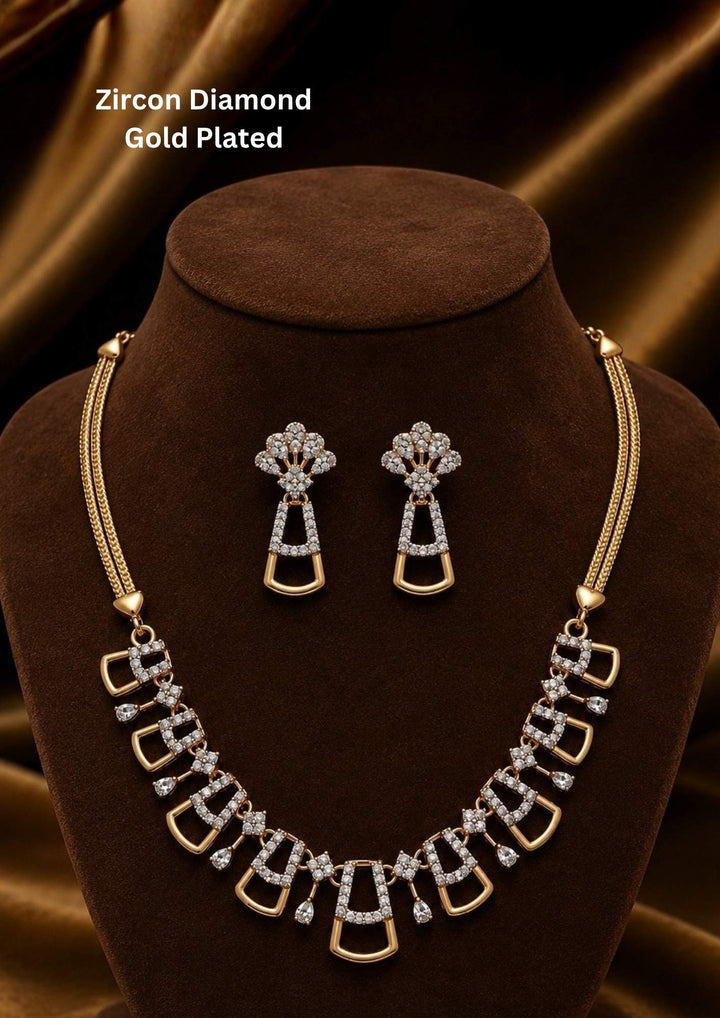 It is crafted with high-quality Cubic Zirconia stones designed to realistically mimic natural diamonds.The base metal is layered with premium 18k gold plating featuring a brushed, non-reflective matt finish.It utilizes a specialized anti-tarnish coating alongside nickel-free, lead-free metals safe for sensitive skin.The flexible, independent structural links ensure the jewelry contours flat and comfortably against your neckline.
